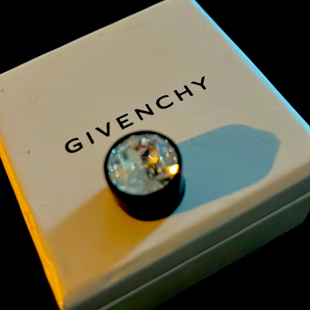 Available only for a week!! Givenchy magnetic crystal earring